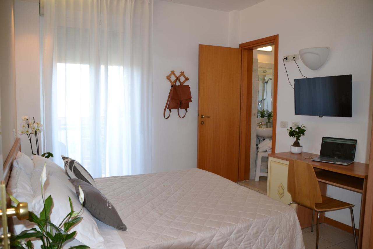 Hotel Apogeo - Breakfast Experience Rimini Luaran gambar