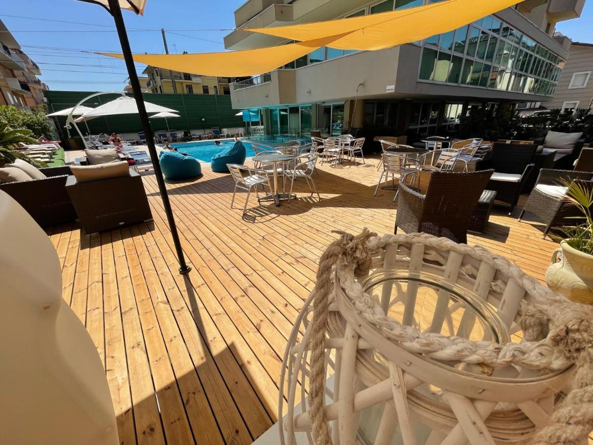 Hotel Apogeo - Breakfast Experience Rimini Luaran gambar