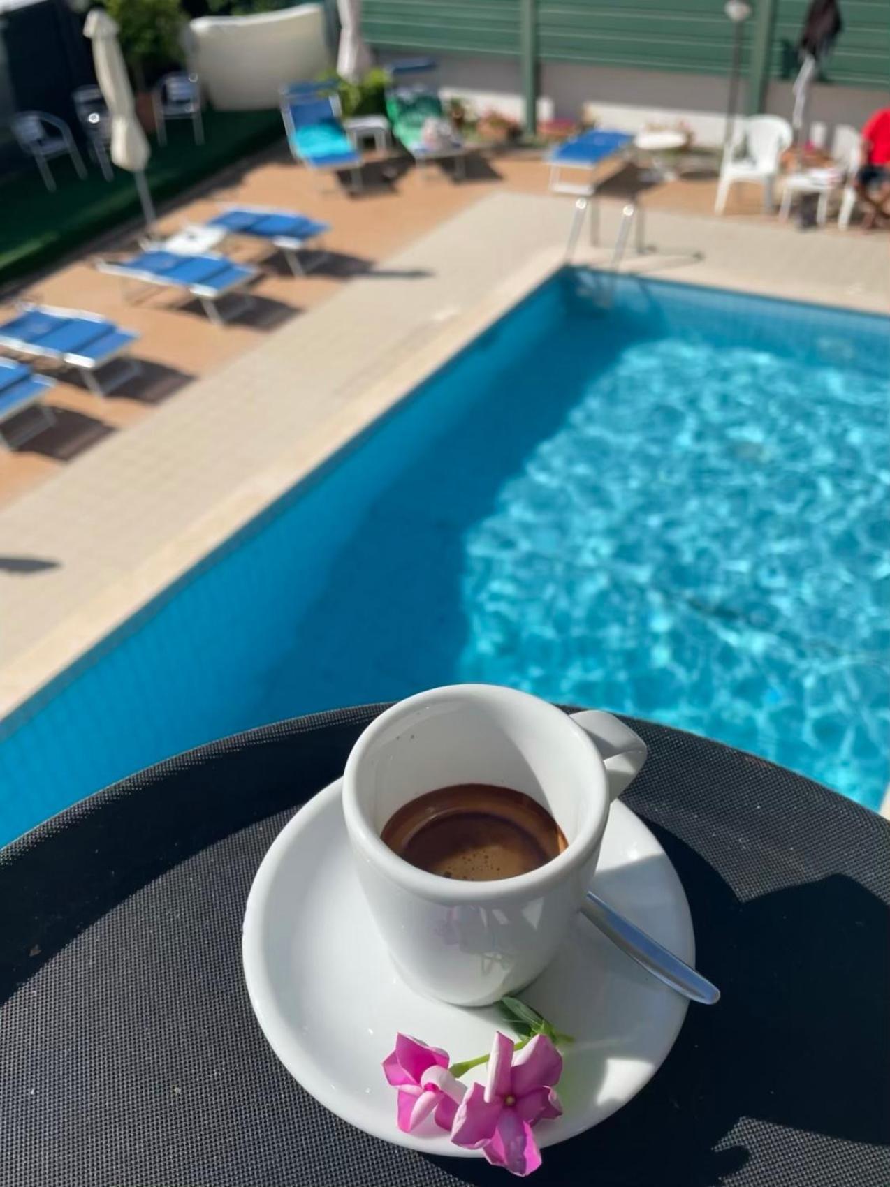 Hotel Apogeo - Breakfast Experience Rimini Luaran gambar
