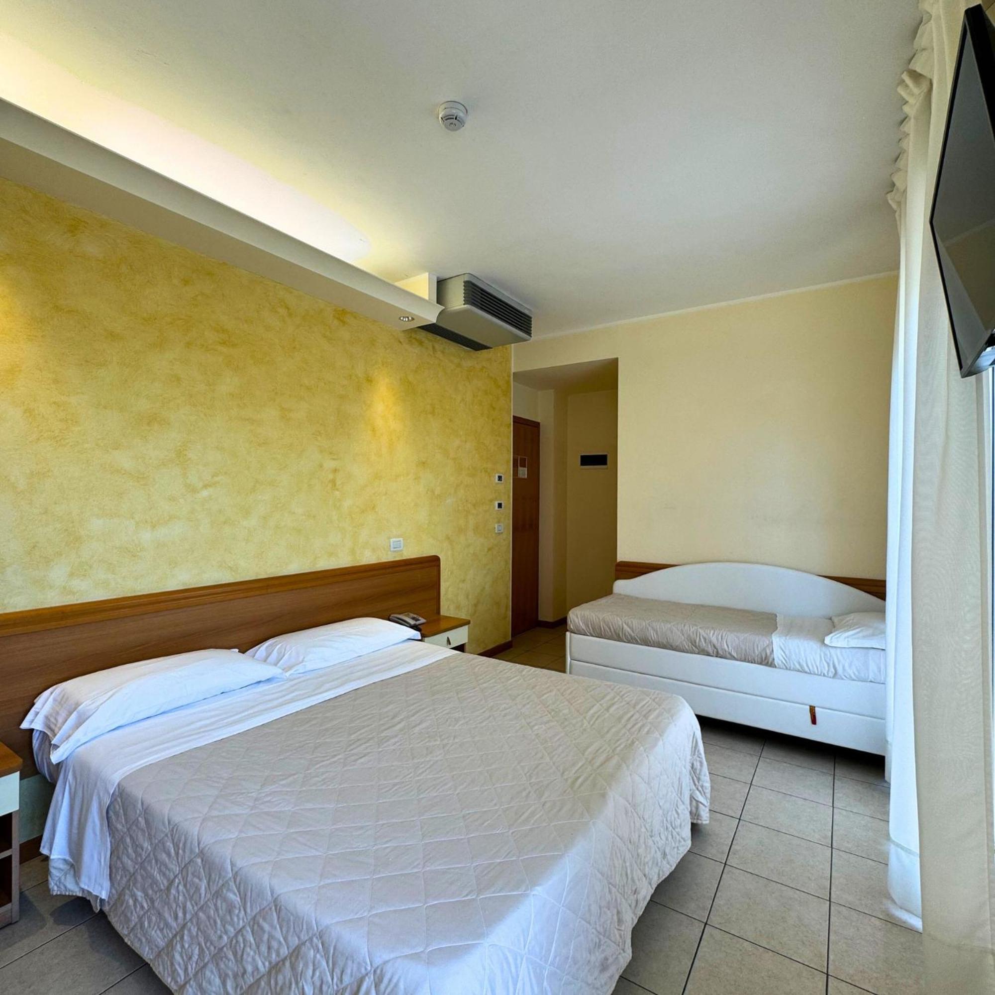 Hotel Apogeo - Breakfast Experience Rimini Luaran gambar
